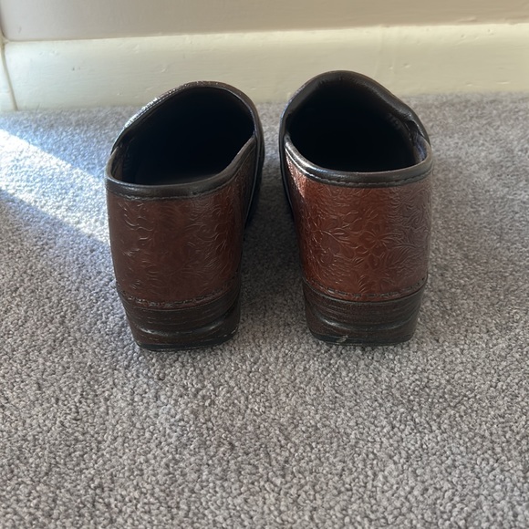 Women’s size 11 Dansko clogs - Picture 3 of 7